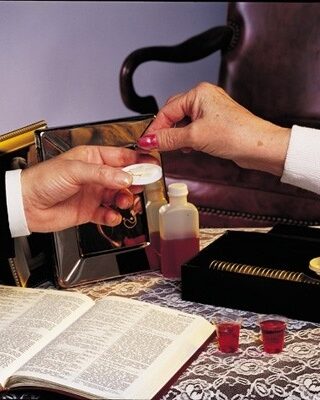 9780805404333 Basic Portable Communion Set