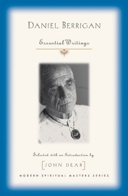 9781570758379 Daniel Berrigan : Essential Writings